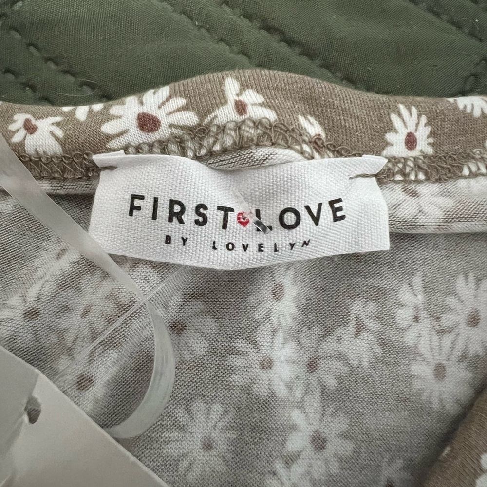 First Love top - Picture 2 of 3
